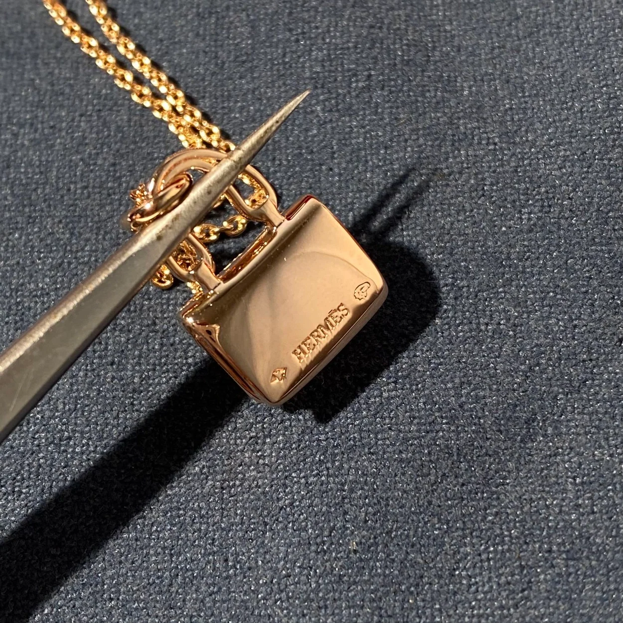 에르메스 아뮬렛 콘스탠스 로즈 골드 펜던트