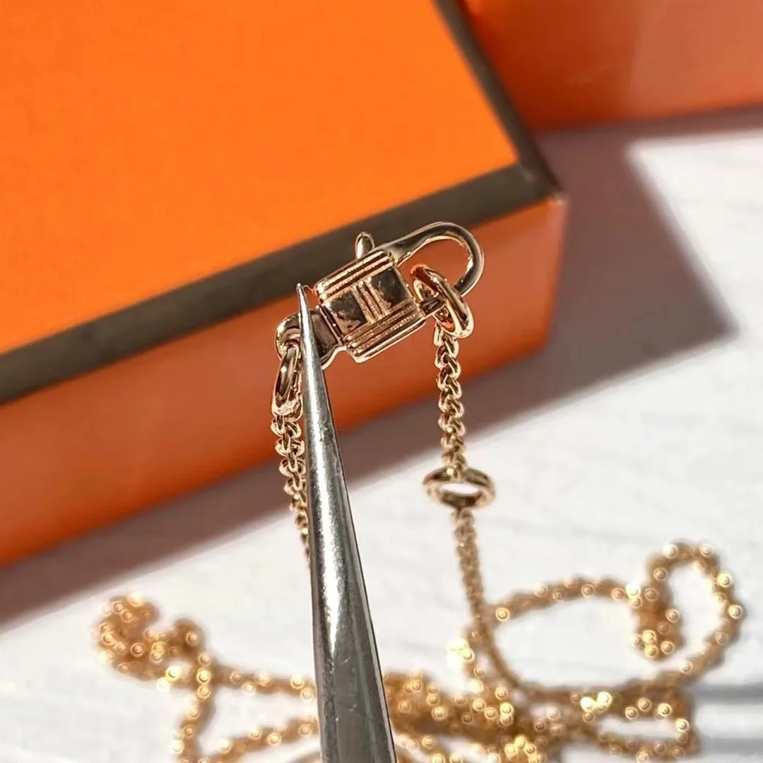 에르메스 아뮬렛 콘스탠스 로즈 골드 펜던트