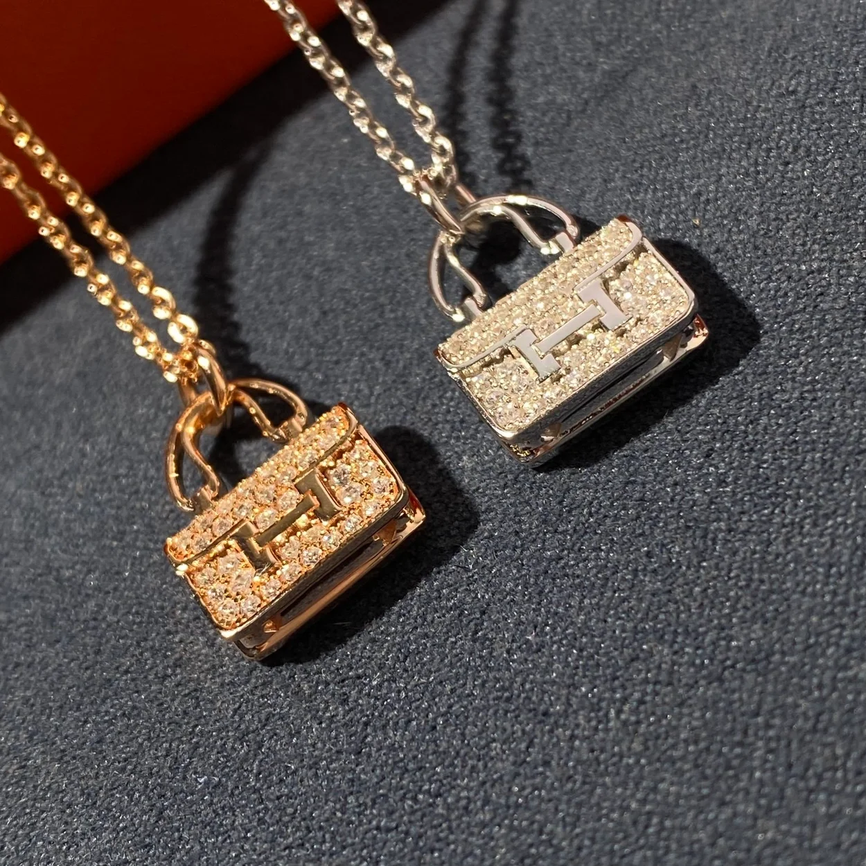 에르메스 아뮬렛 콘스탠스 로즈 골드 펜던트