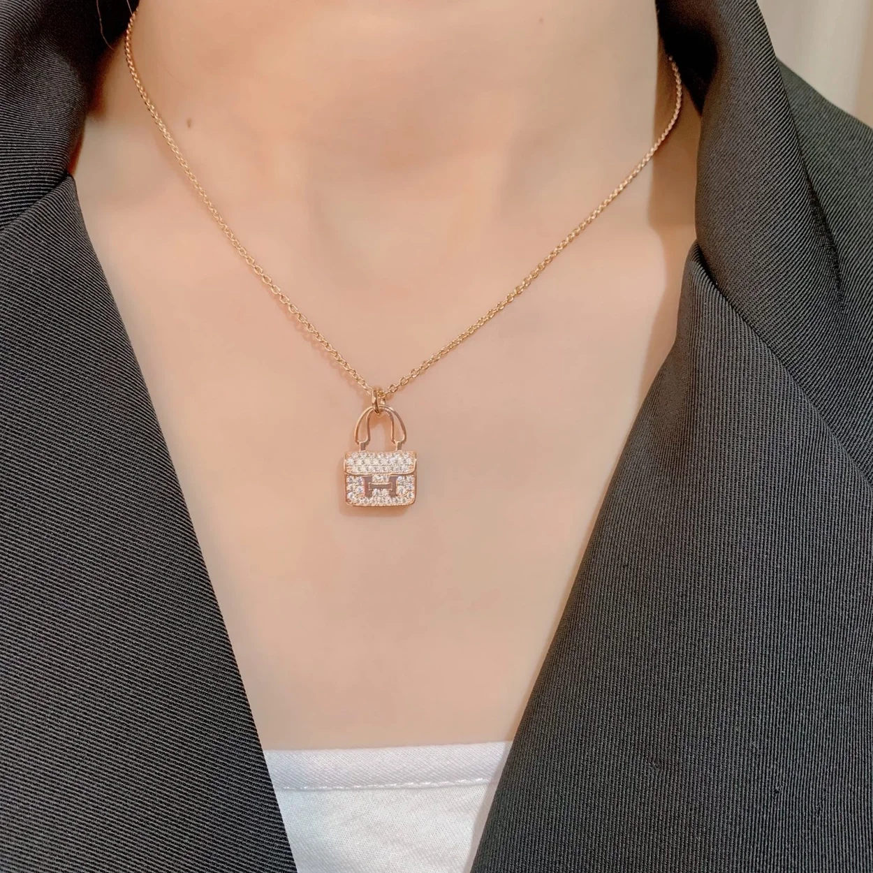 에르메스 아뮬렛 콘스탠스 로즈 골드 펜던트