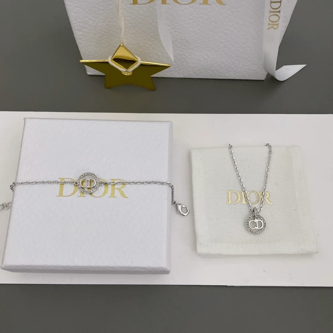 디올 클레어 D 룬 목걸이