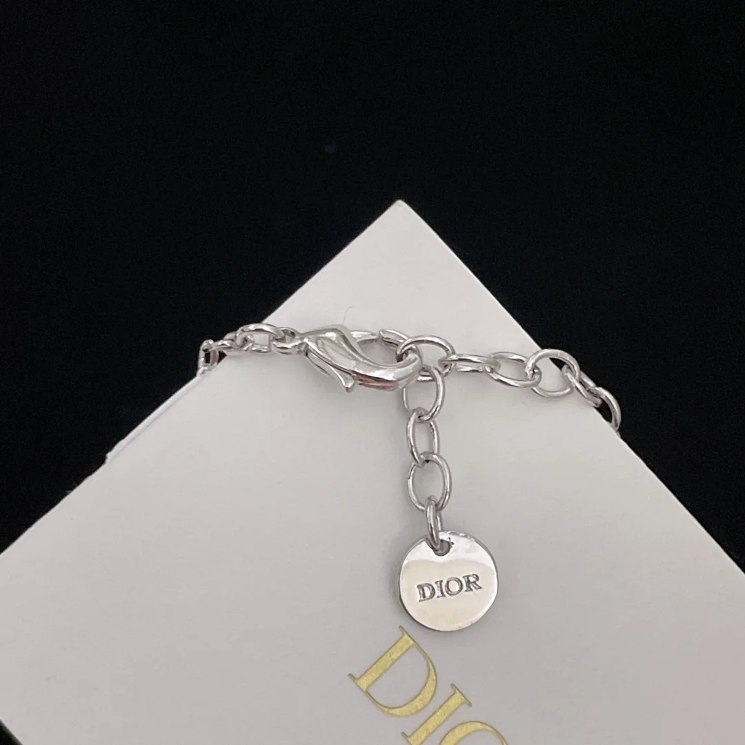 디올 클레어 D 룬 목걸이