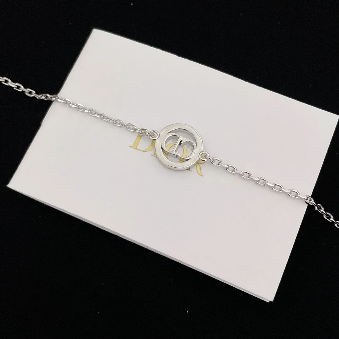 디올 클레어 D 룬 목걸이