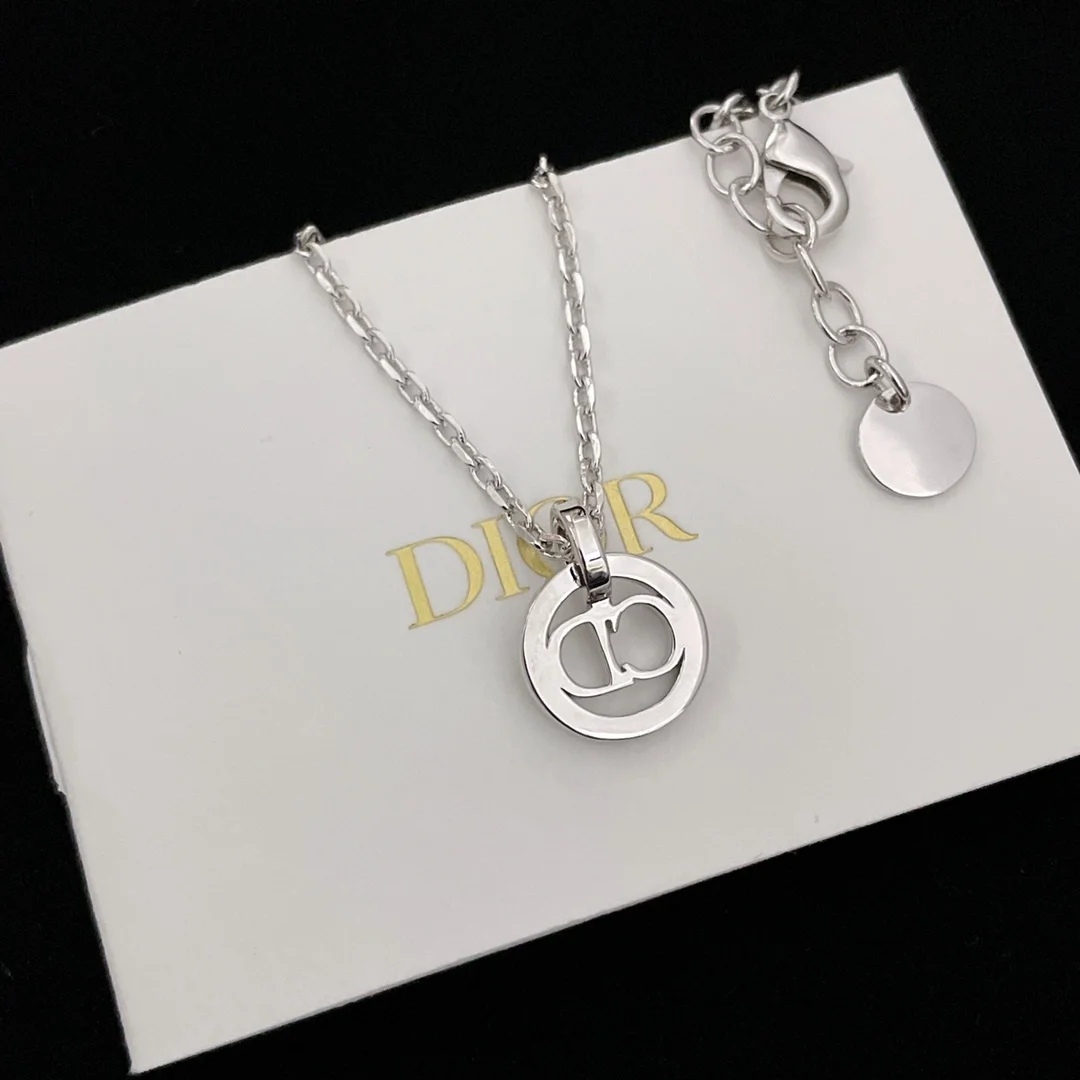 디올 클레어 D 룬 목걸이