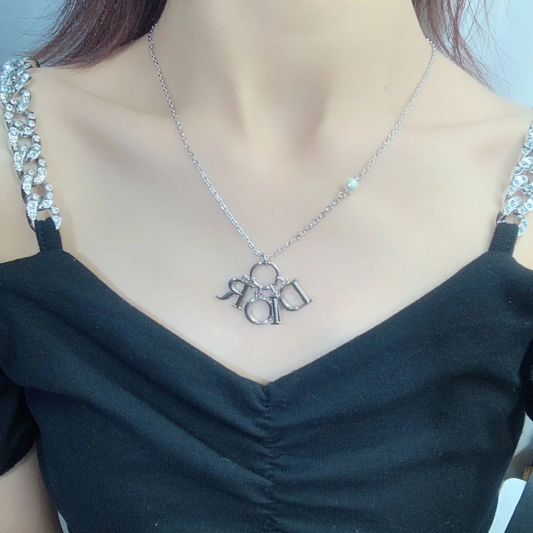 디올 에볼루션 실버 목걸이