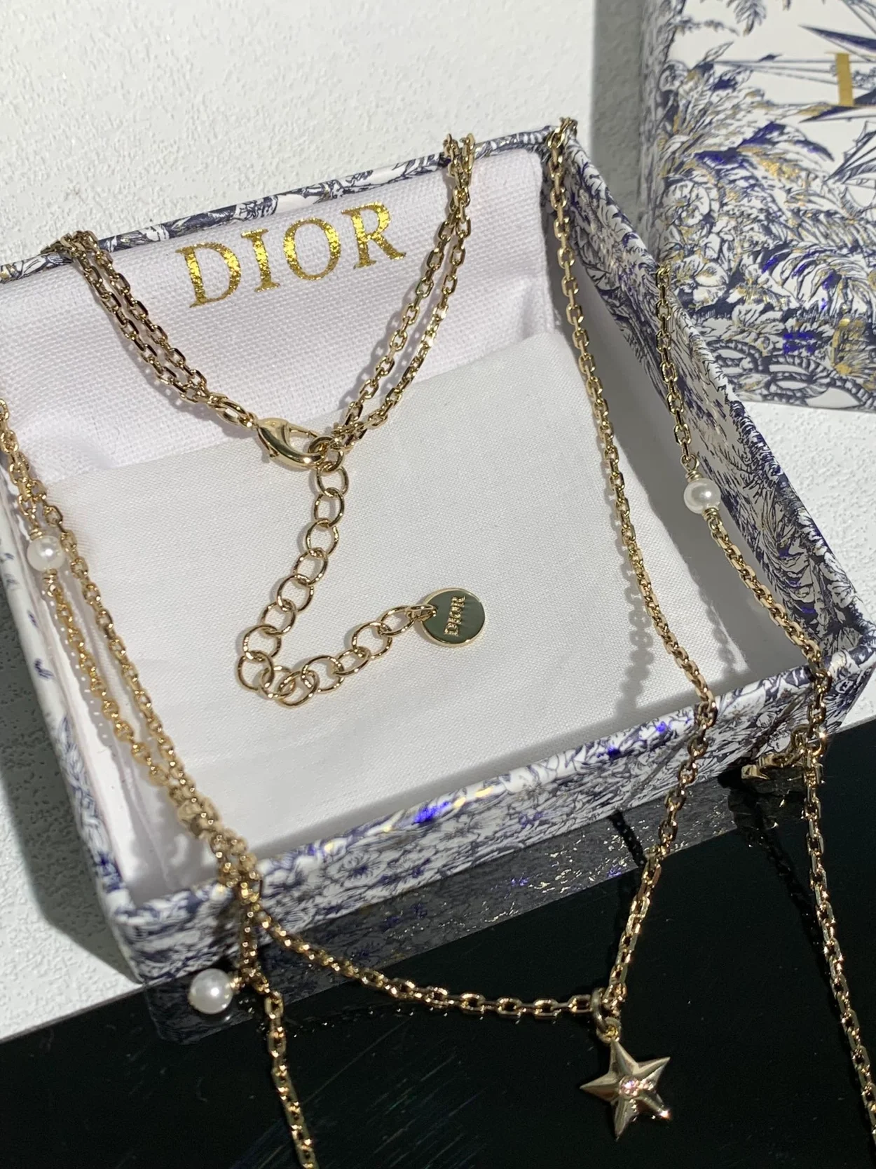 디올 럭키 골드 피니쉬 목걸이