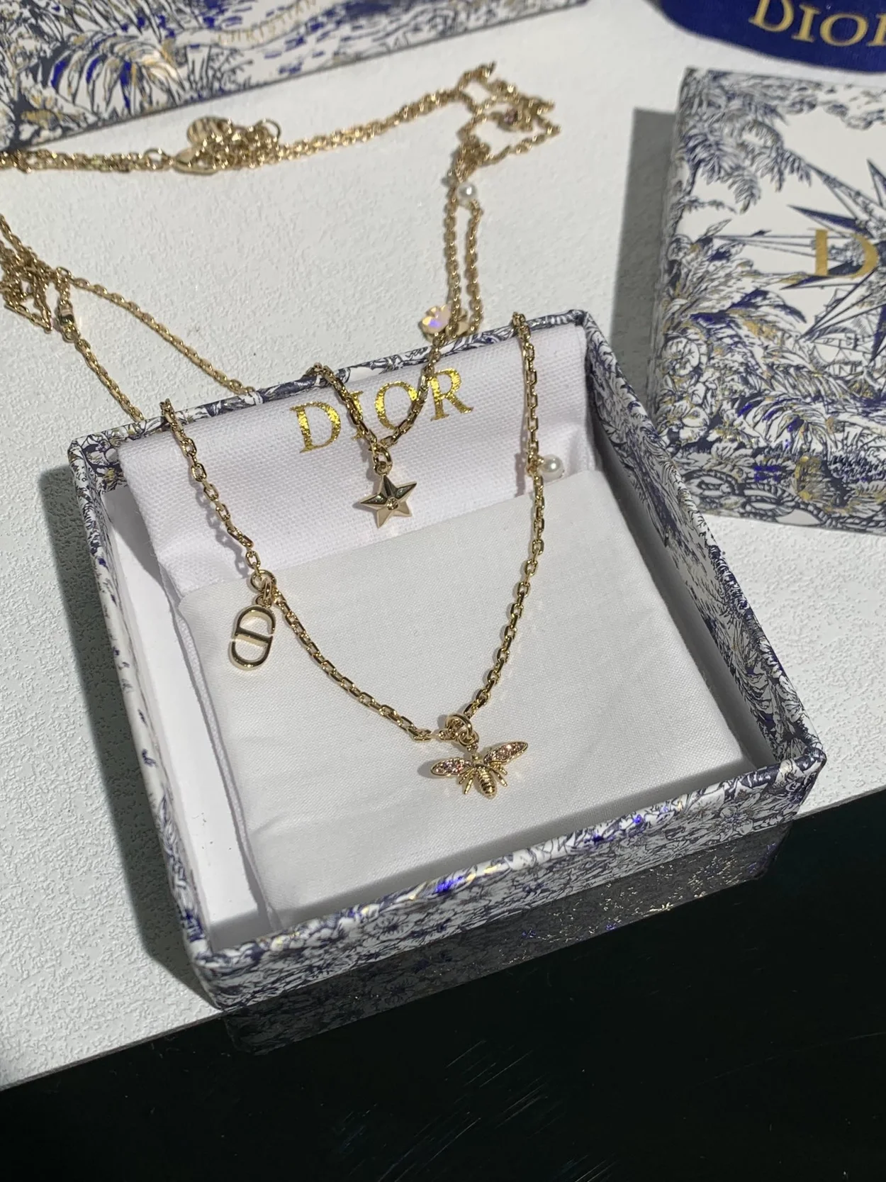 디올 럭키 골드 피니쉬 목걸이