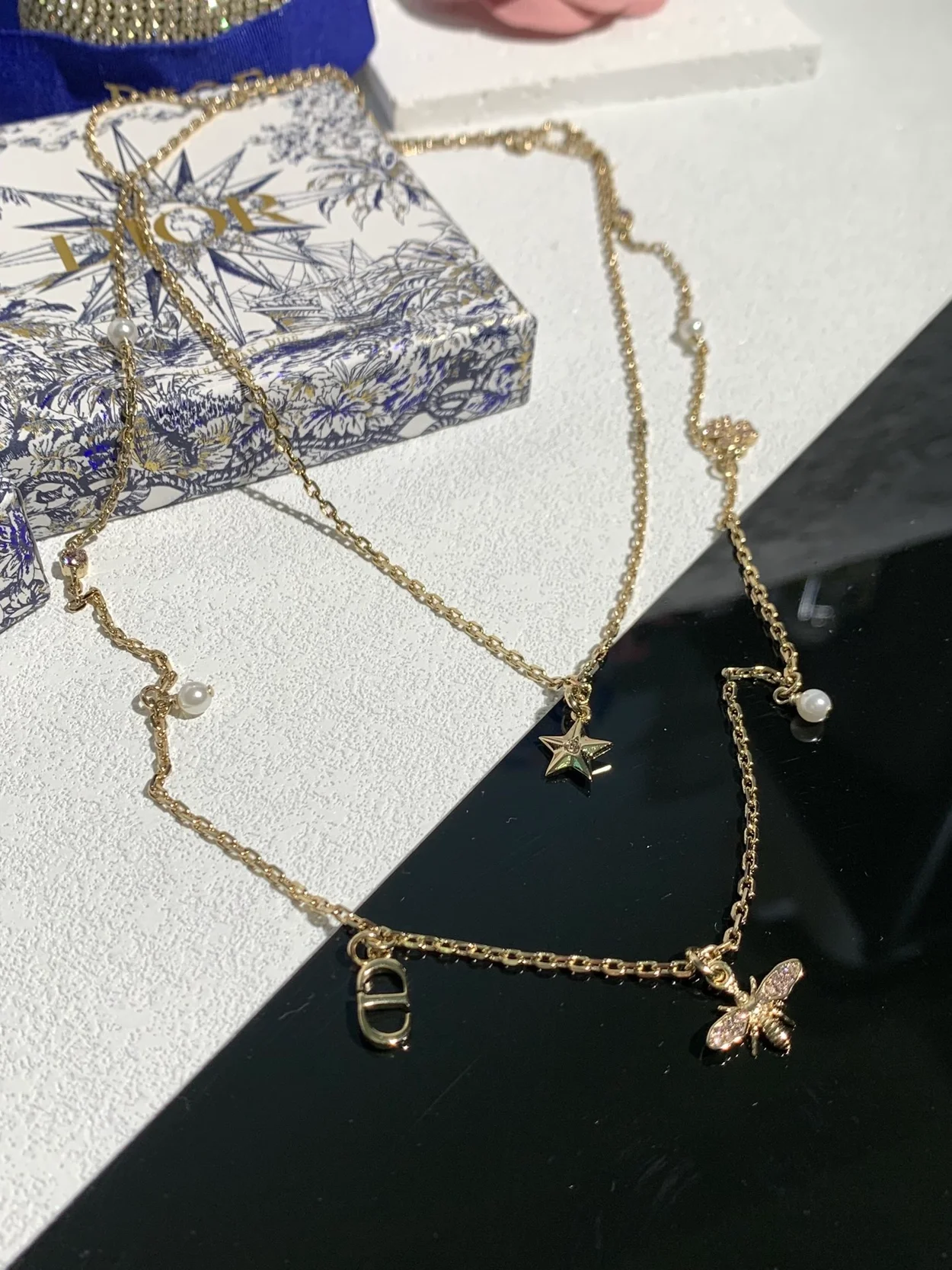 디올 럭키 골드 피니쉬 목걸이