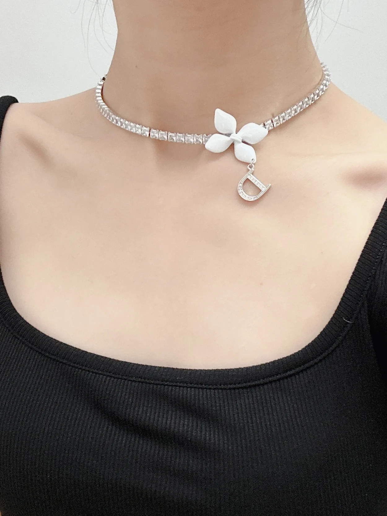 디올 라인스톤 초커 목걸이