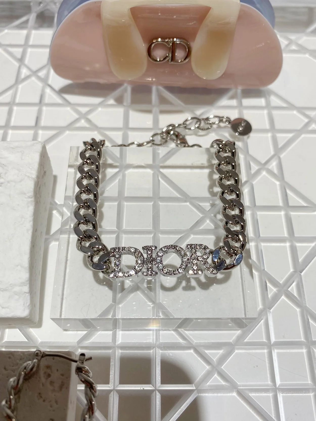 디올 디오레볼루션 초커 실버 목걸이