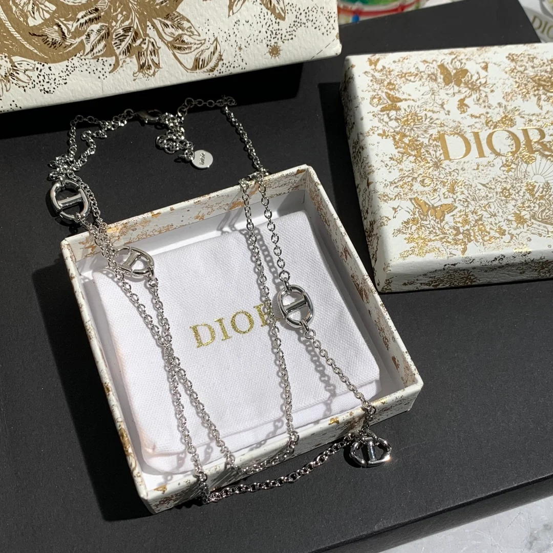 디올 네이비 실버 피니쉬 메탈 목걸이