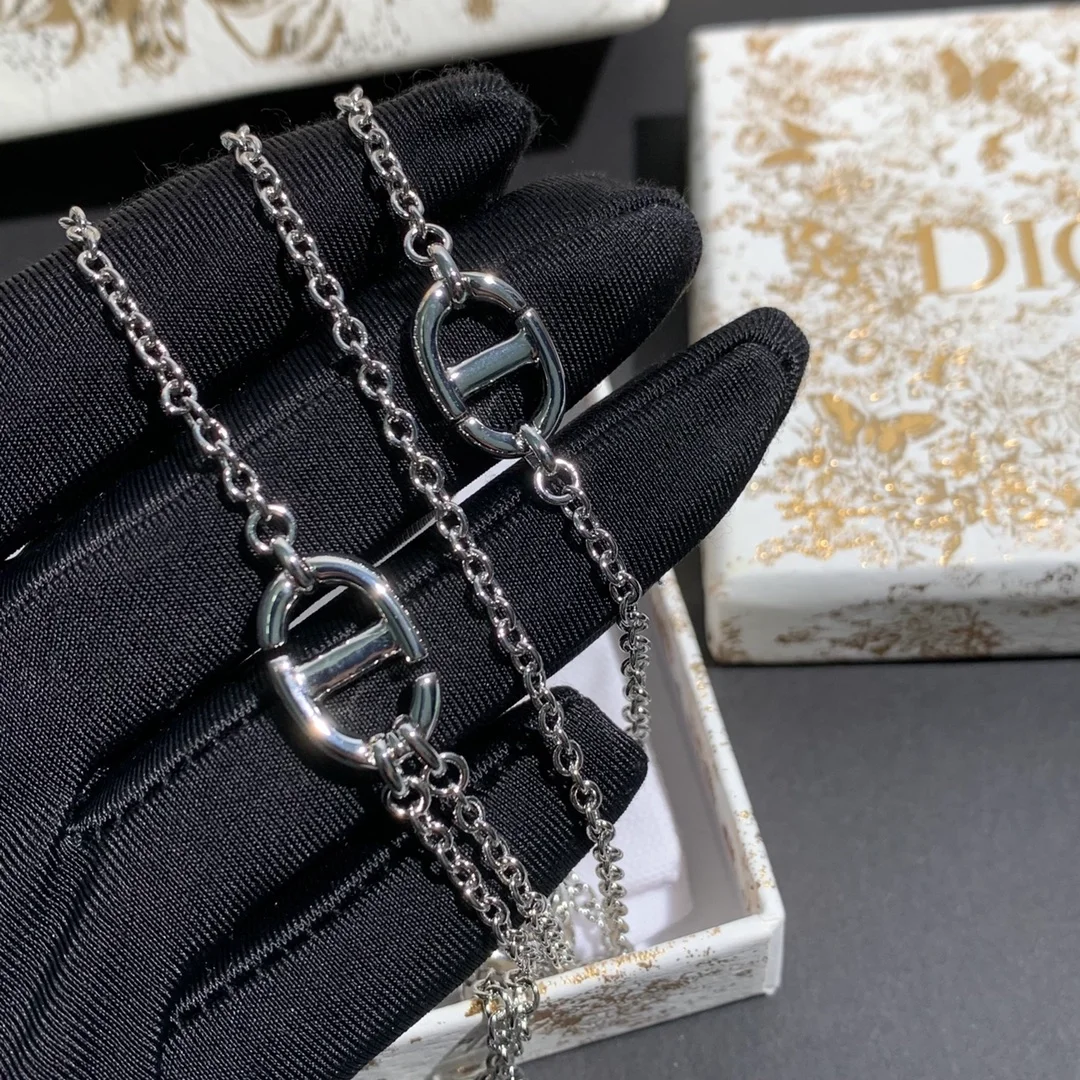 디올 네이비 실버 피니쉬 메탈 목걸이