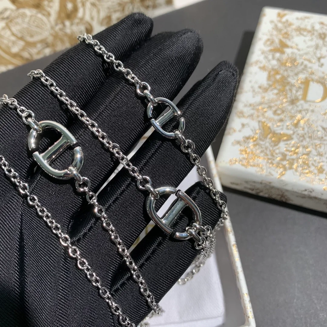 디올 네이비 실버 피니쉬 메탈 목걸이