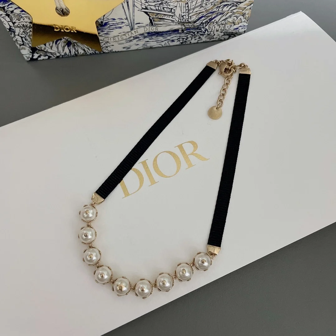 디올 D 르네상스 블랙 그로그랭 목걸이