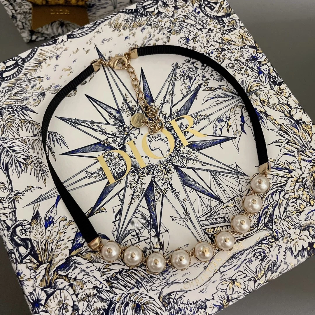 디올 D 르네상스 블랙 그로그랭 목걸이