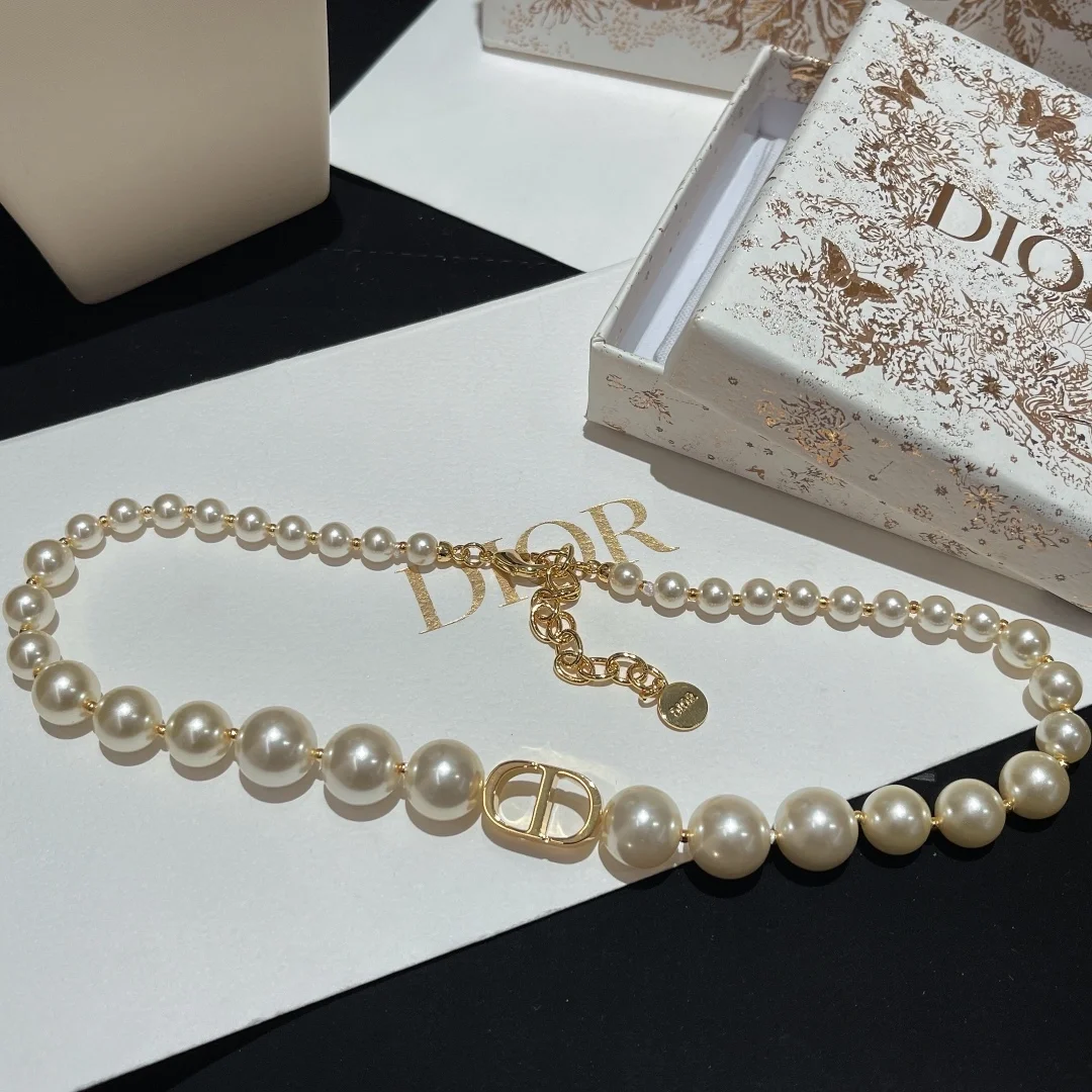 디올 30 몽케뉴 초커 화이트 펄 목걸이
