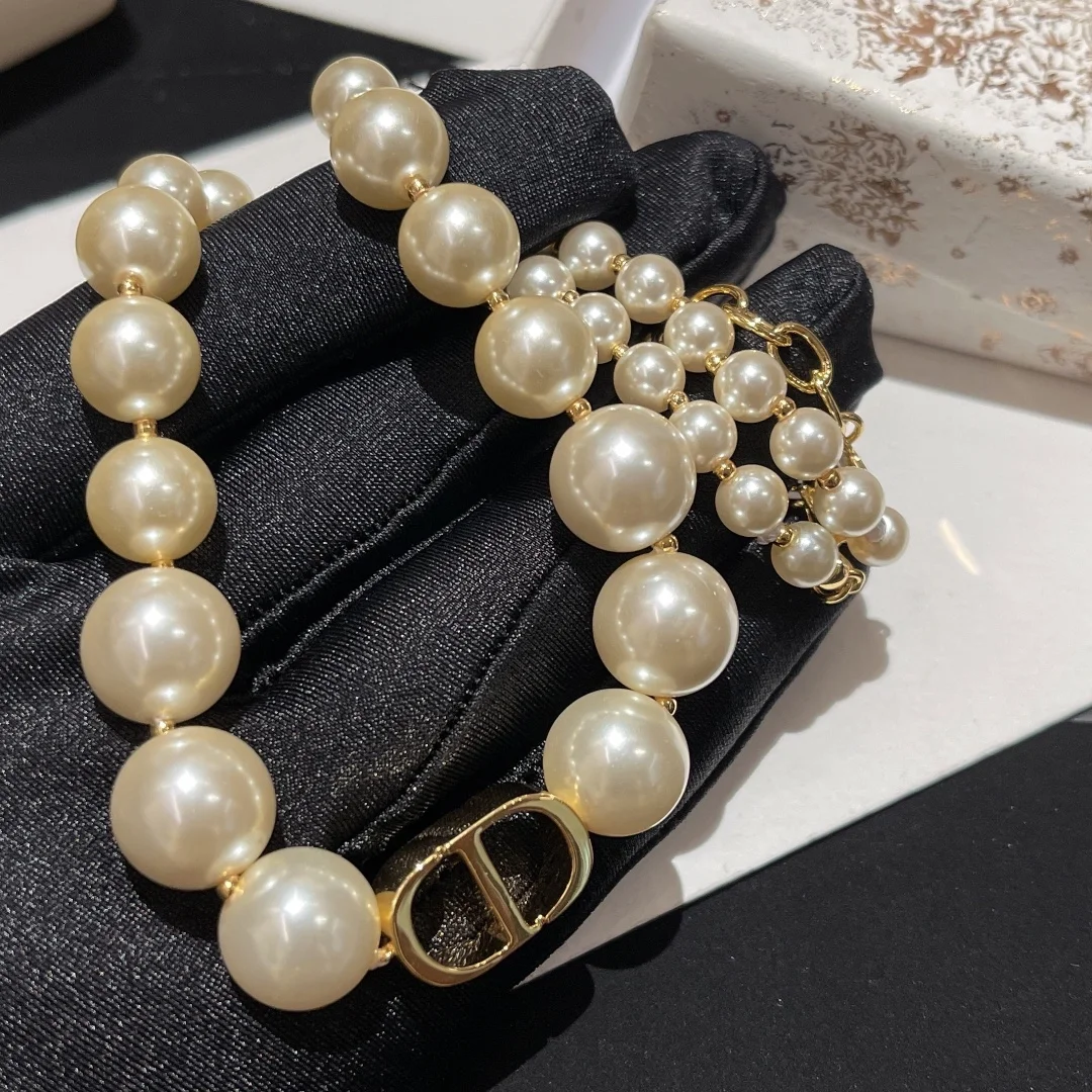 디올 30 몽케뉴 초커 화이트 펄 목걸이