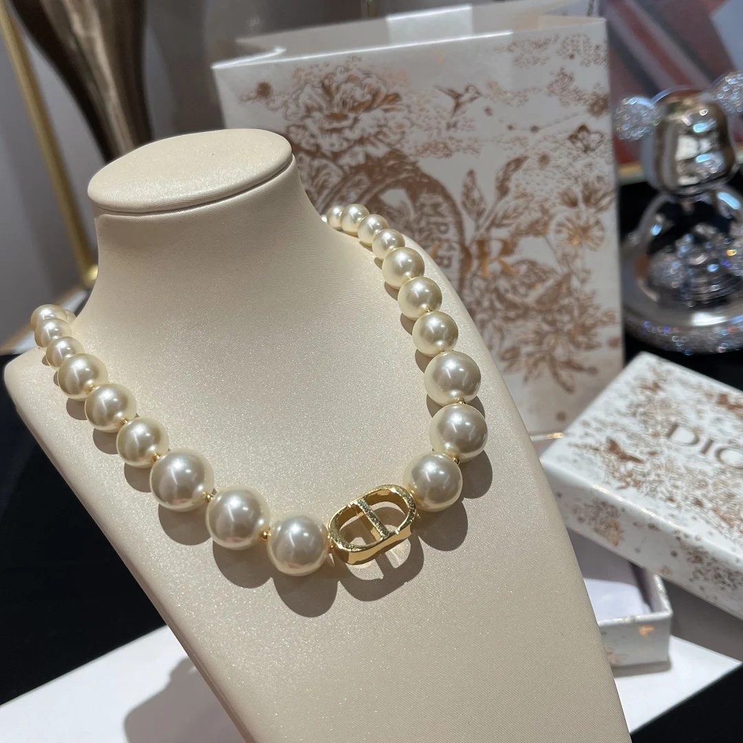 디올 30 몽케뉴 초커 화이트 펄 목걸이
