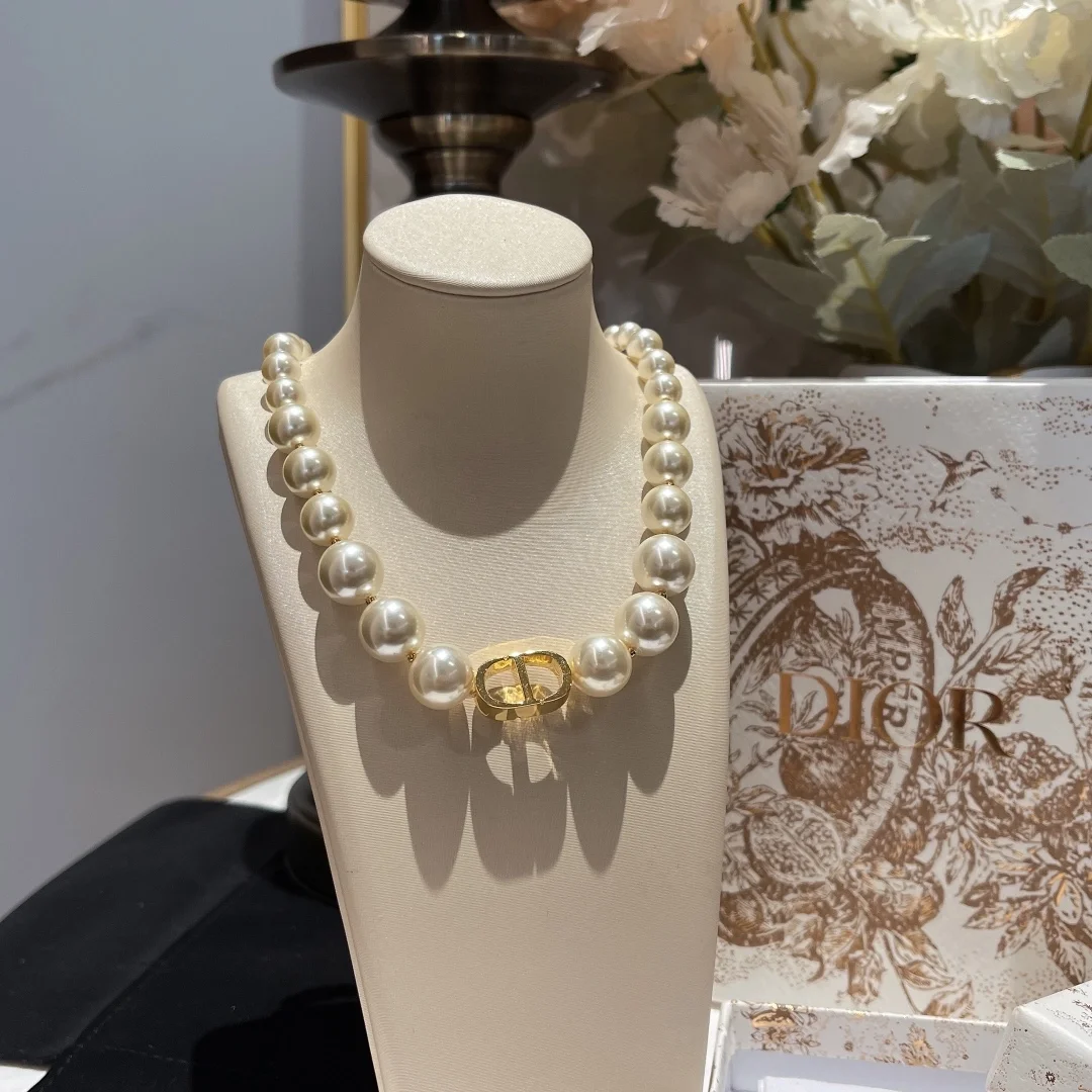 디올 30 몽케뉴 초커 화이트 펄 목걸이