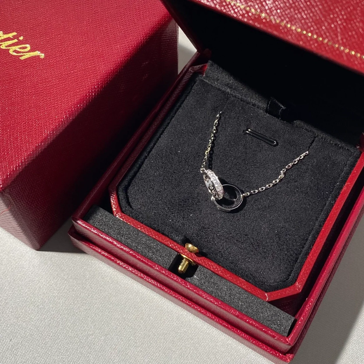 까르띠에 러브 화이트 골드 다이아몬드 목걸이 B7212500