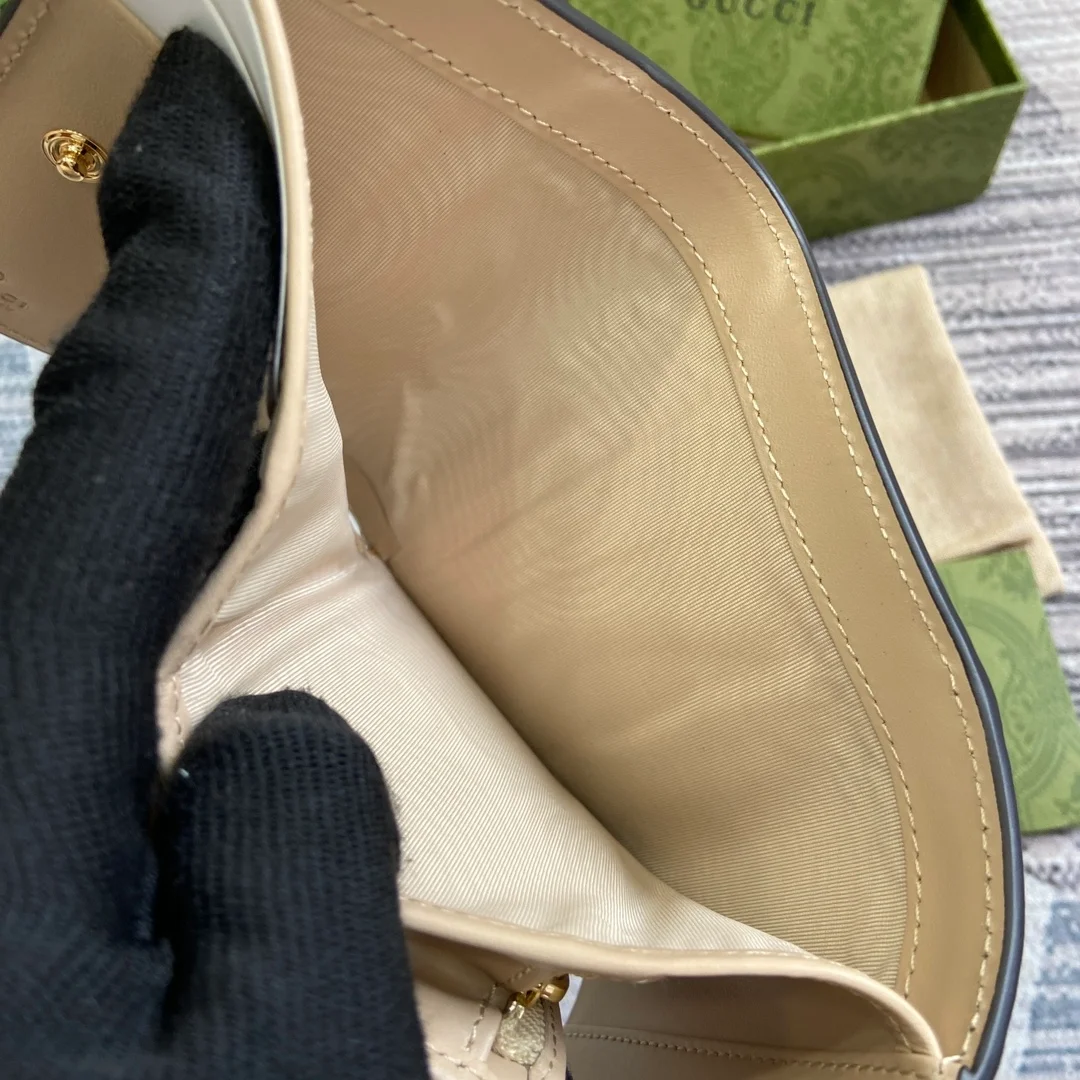 구찌 GG 미디엄 지갑