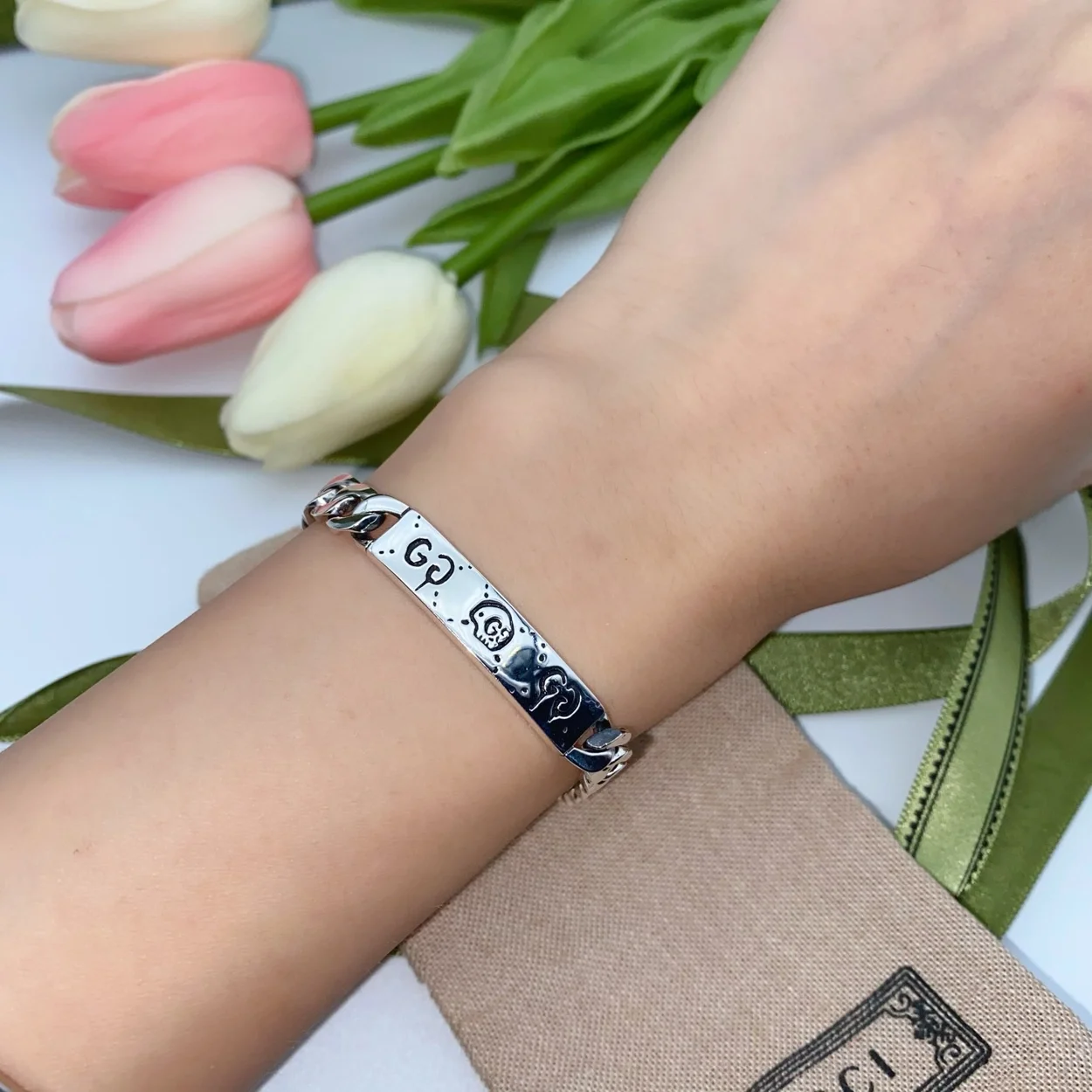 구찌 고스트 실버 체인 팔찌