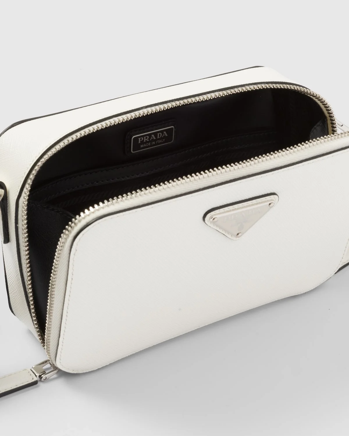 프라다 브리크 사피아노 레더 숄더백 화이트