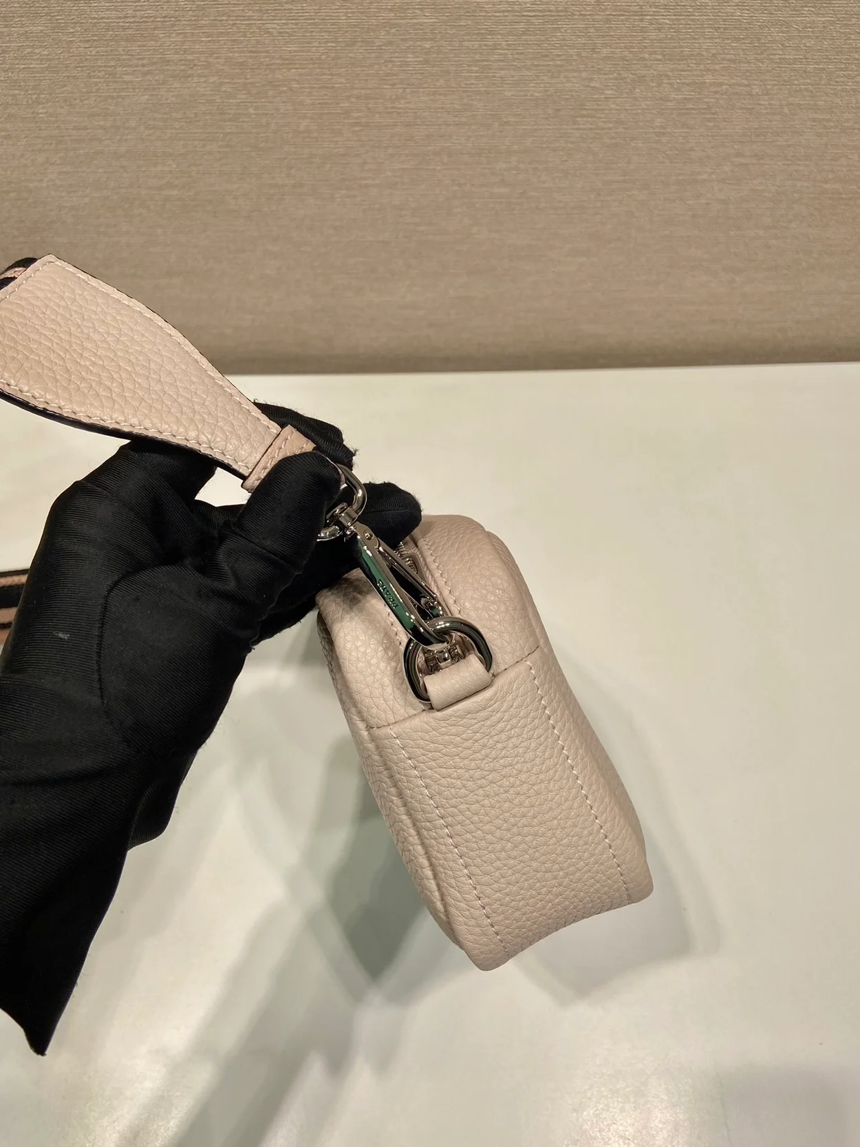 프라다 스몰 레더백 베이지