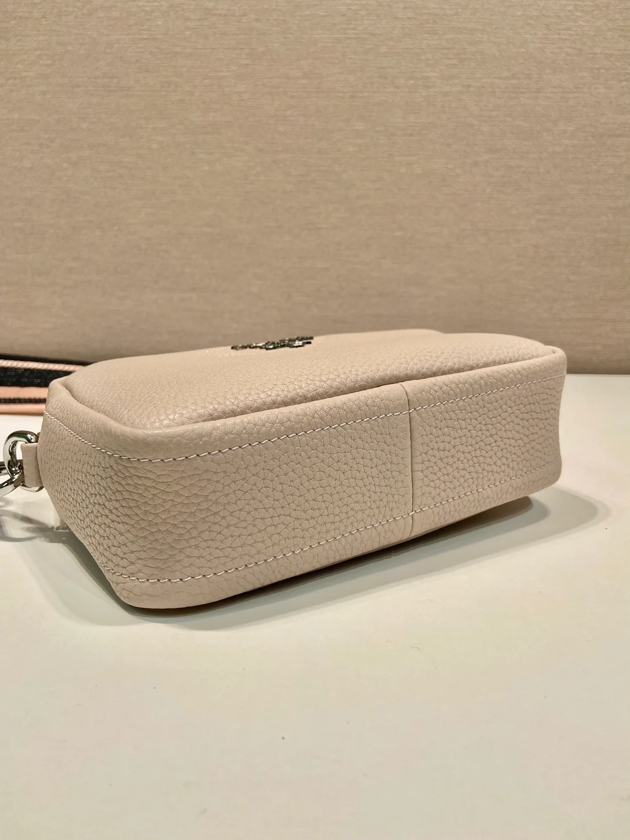 프라다 스몰 레더백 베이지