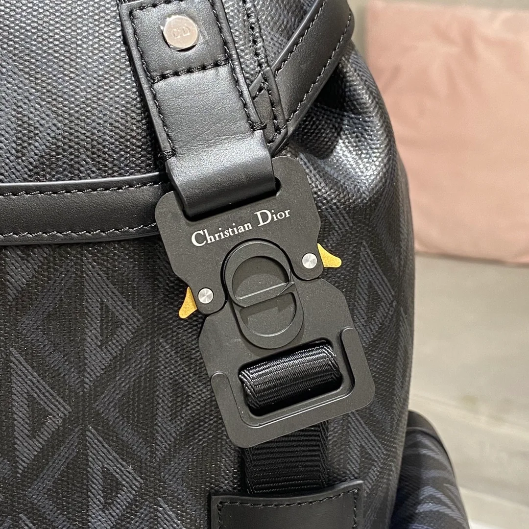 디올 CD 다이아몬드 캔버스 힛 더 로드 백팩