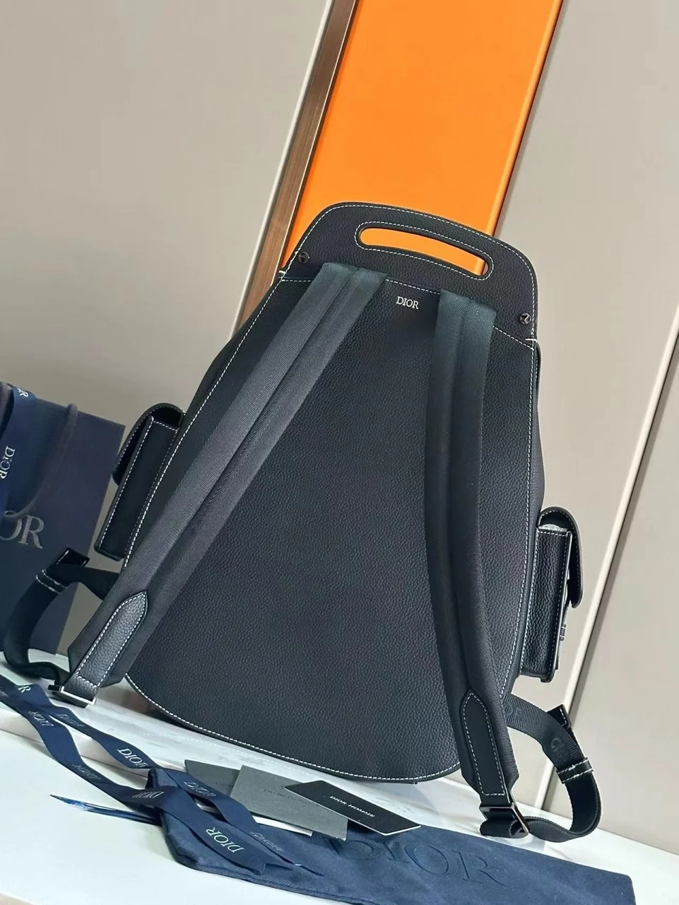 디올 22SS 스티치 새들 백팩