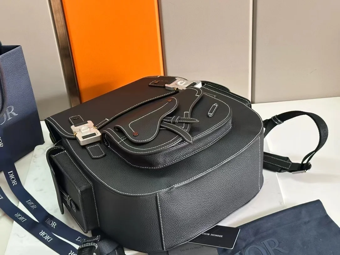 디올 22SS 스티치 새들 백팩