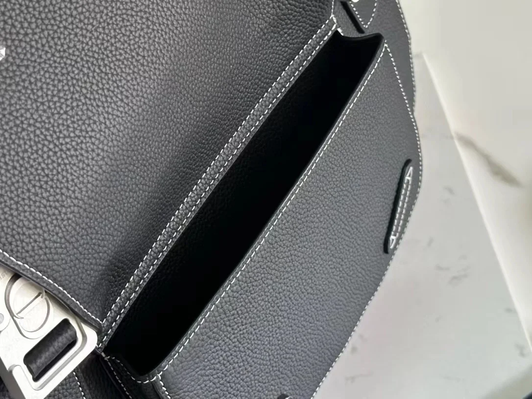 디올 22SS 스티치 새들 백팩