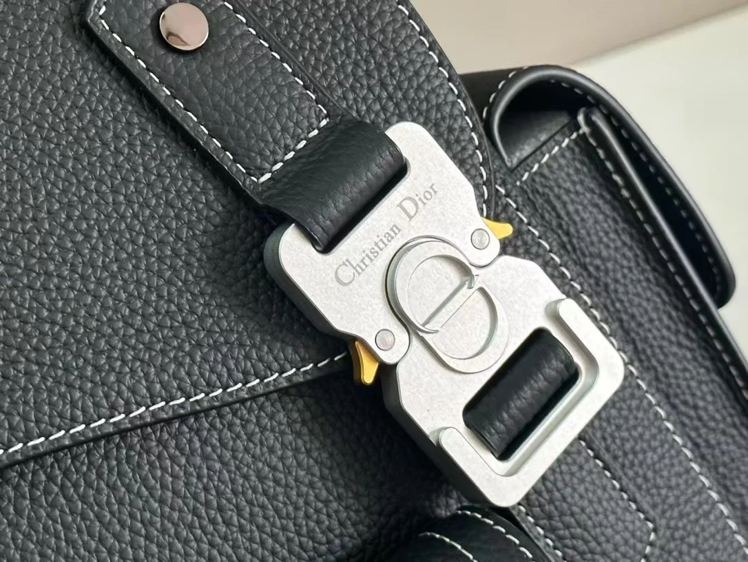 디올 22SS 스티치 새들 백팩