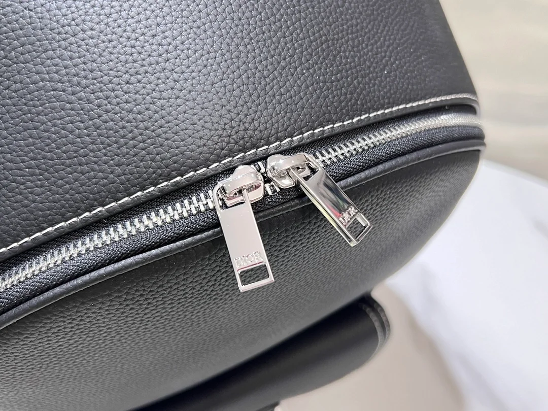 디올 새들 지퍼 백팩 블랙 그레인