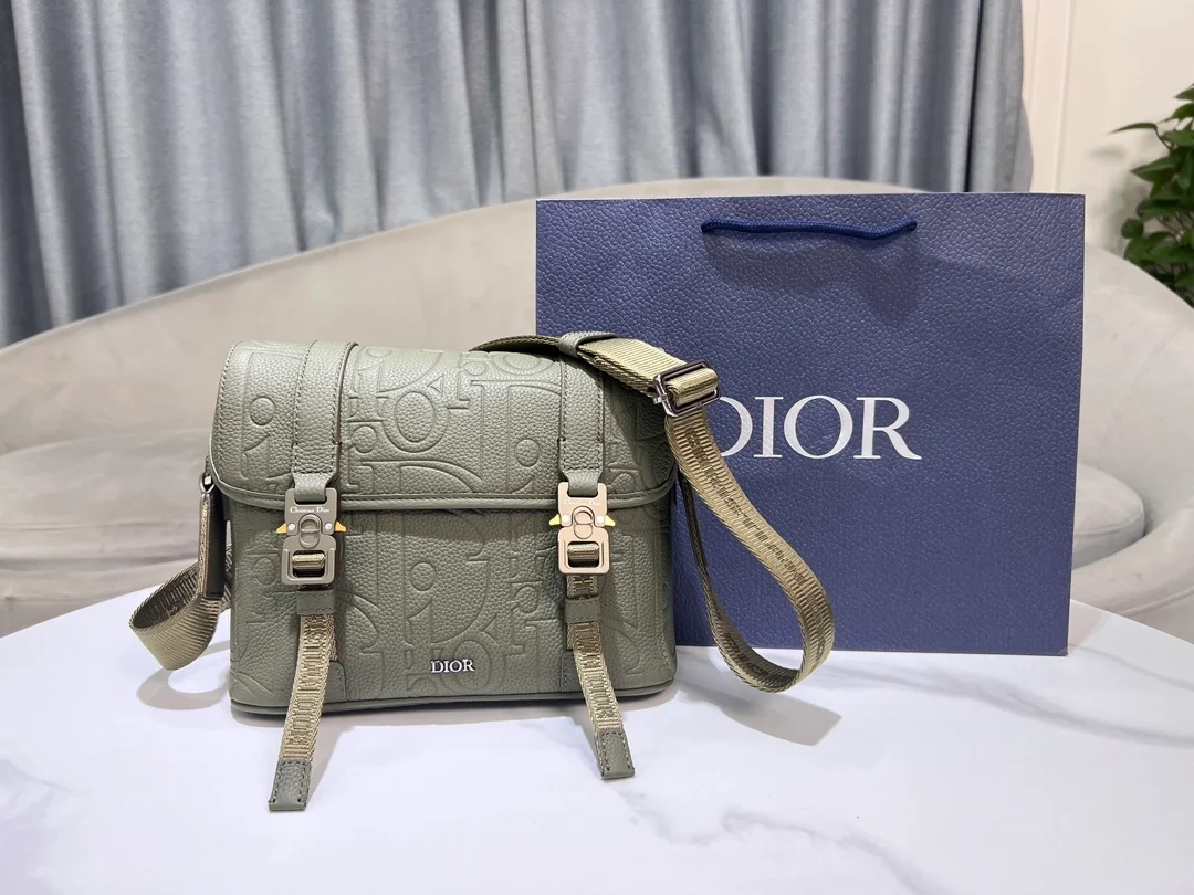 디올 힛 더 로드 그래비티 플랩 스트랩백 카키