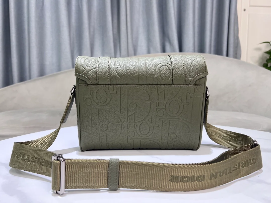 디올 힛 더 로드 그래비티 플랩 스트랩백 카키