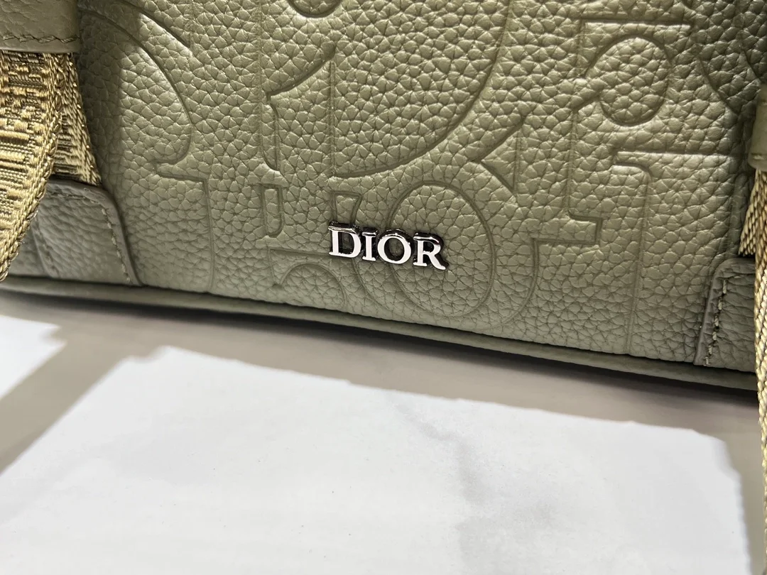 디올 힛 더 로드 그래비티 플랩 스트랩백 카키