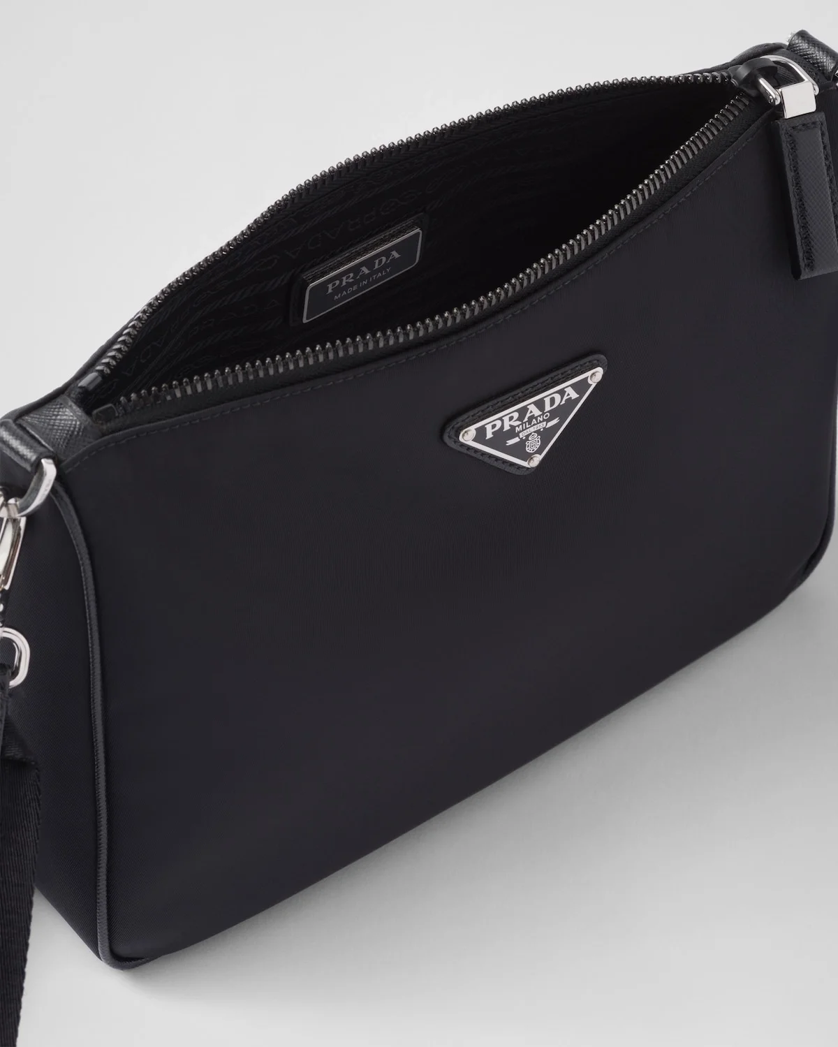 프라다 리나일론 사피아노 레더 숄더백