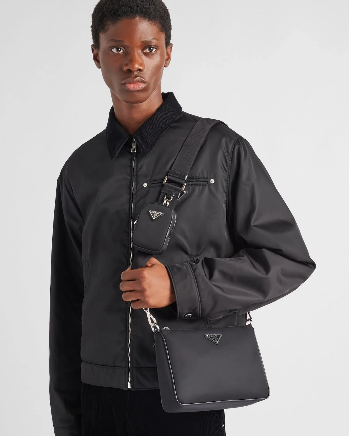프라다 리나일론 사피아노 레더 숄더백