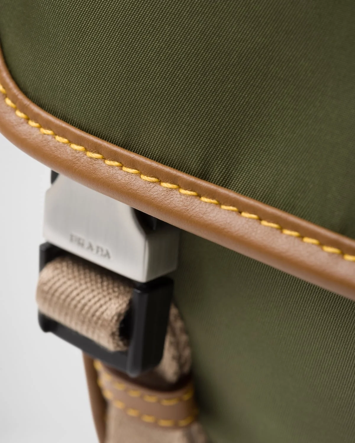 프라다 리나일론 레더 숄더백 그린