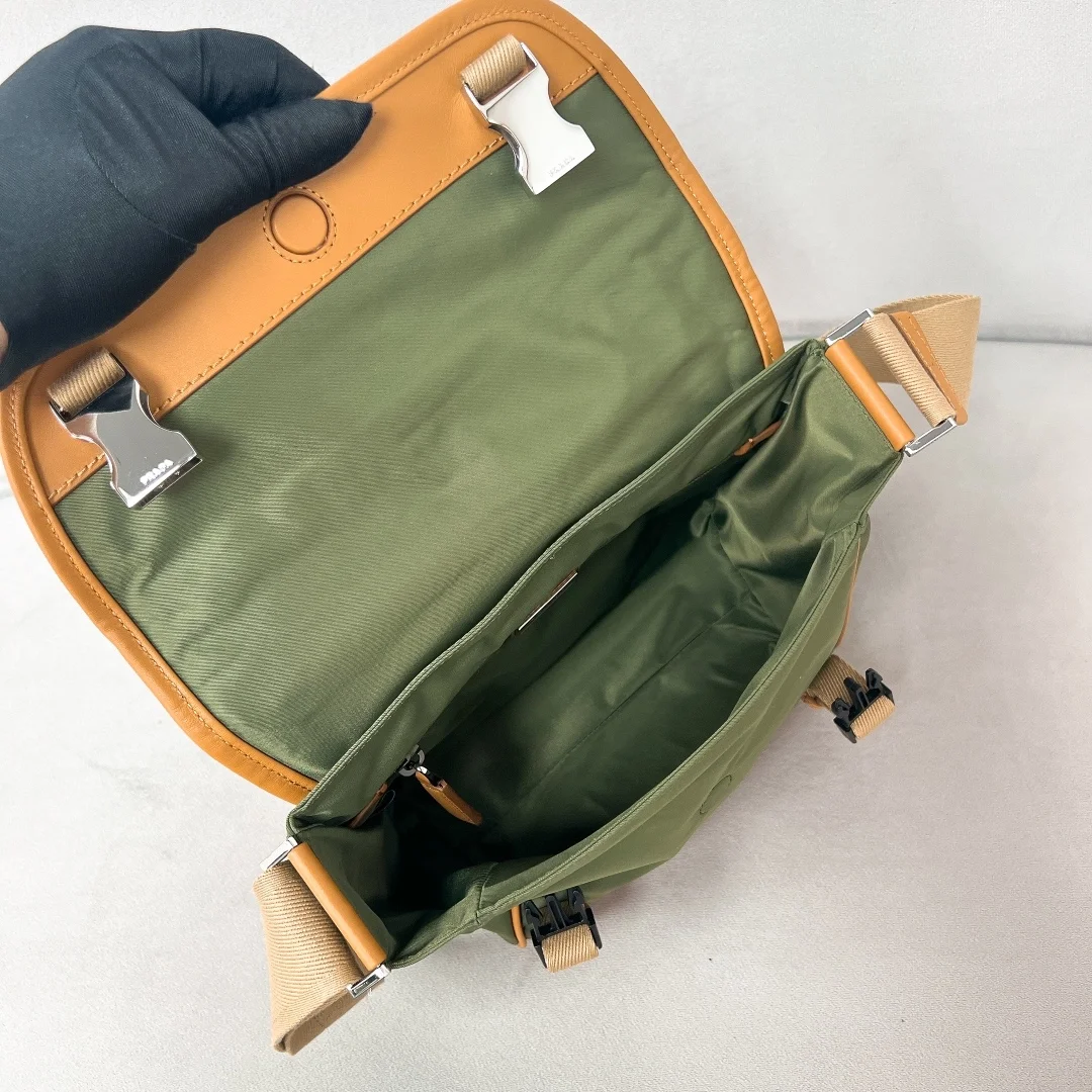 프라다 리나일론 레더 숄더백 그린