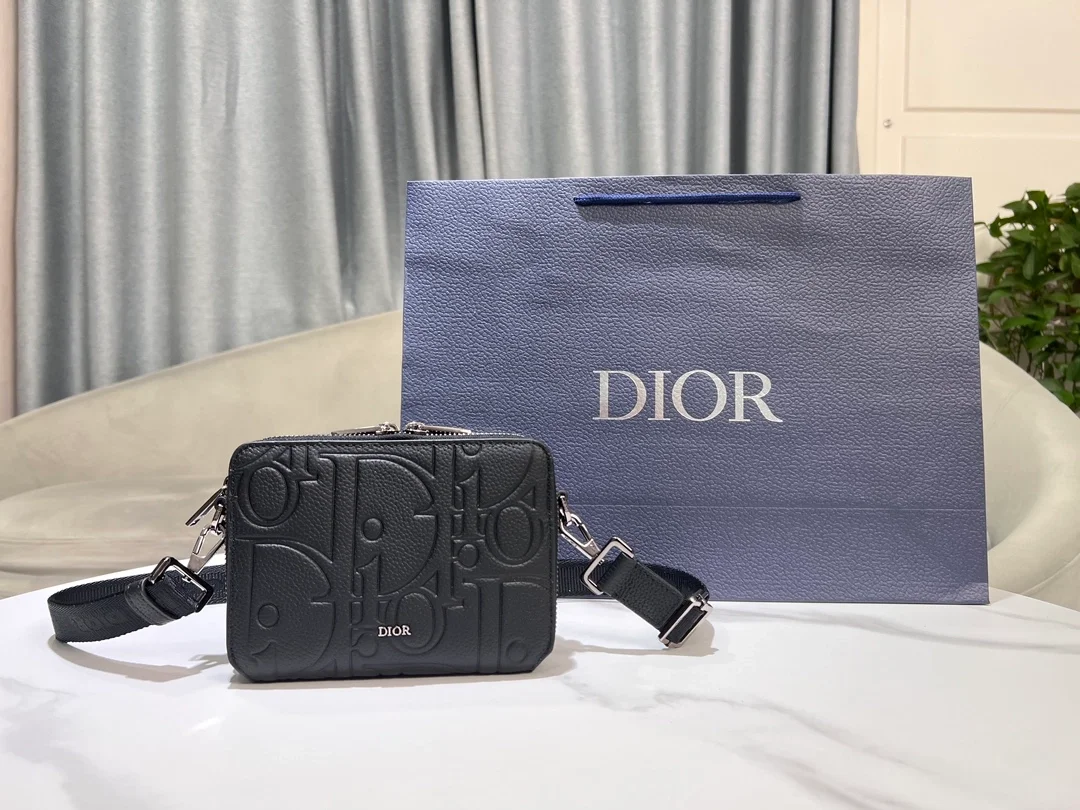 디올 스트랩 지퍼 파우치 블랙