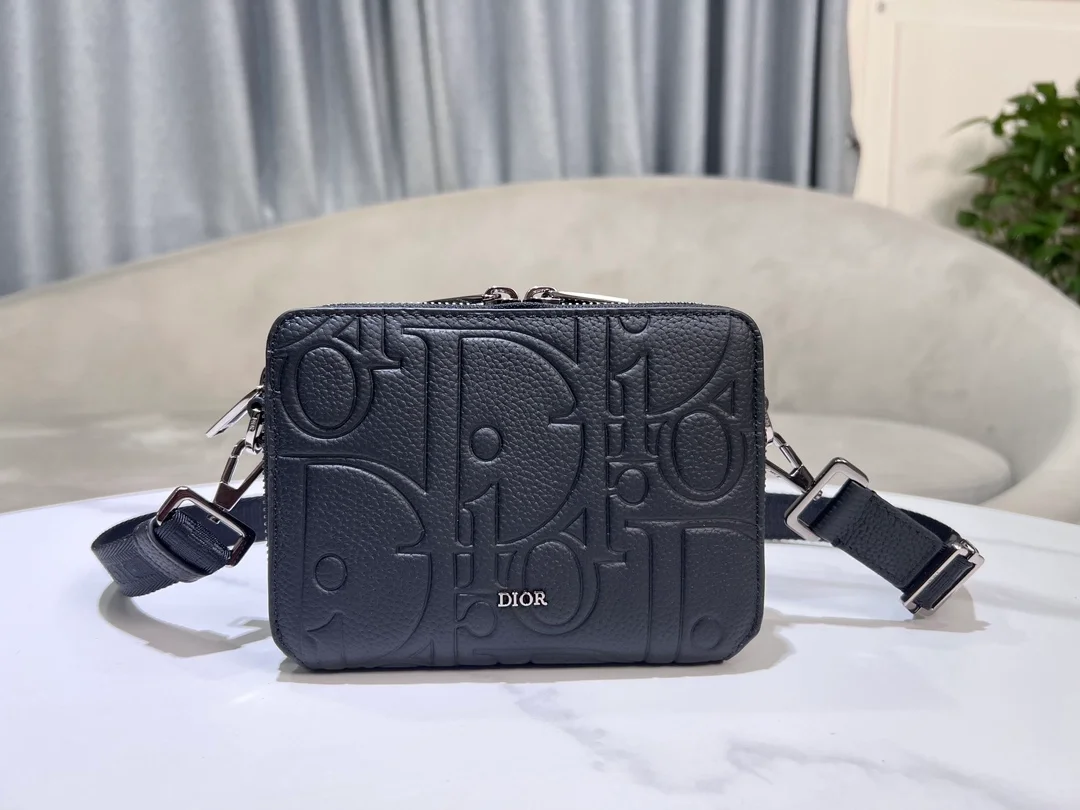 디올 스트랩 지퍼 파우치 블랙