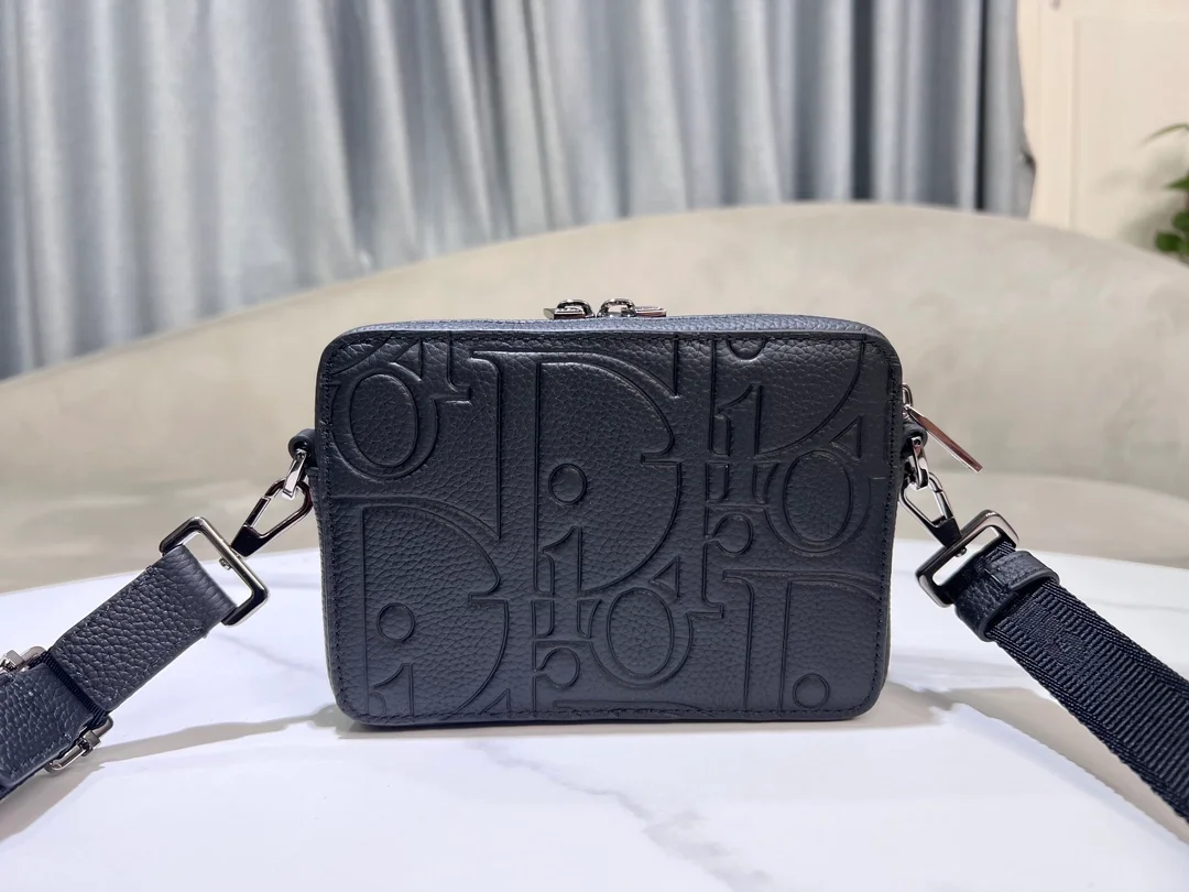 디올 스트랩 지퍼 파우치 블랙