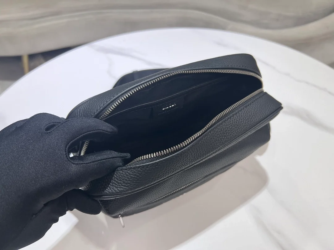 디올 라이더 2.0 지퍼 메신저백 블랙