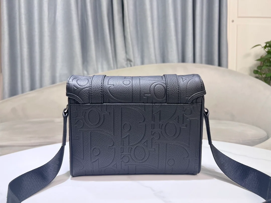 디올 Hit the Road 플랩 스트랩백 블랙