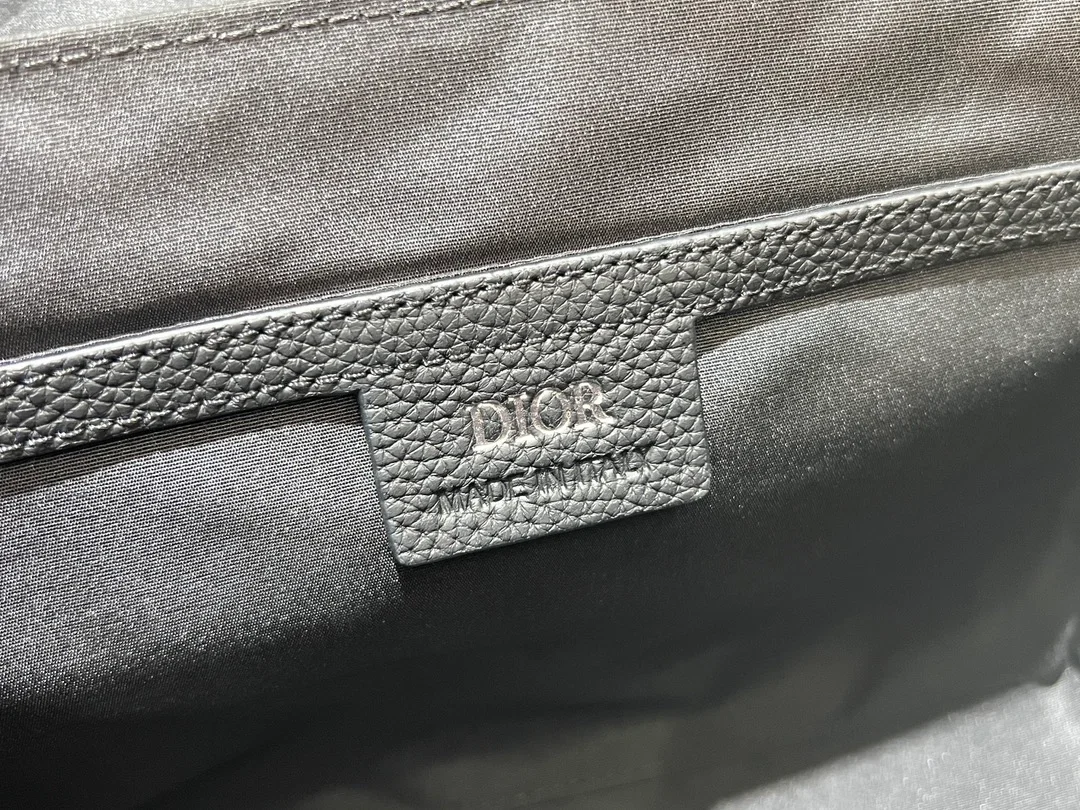 디올 Hit the Road 플랩 스트랩백 블랙