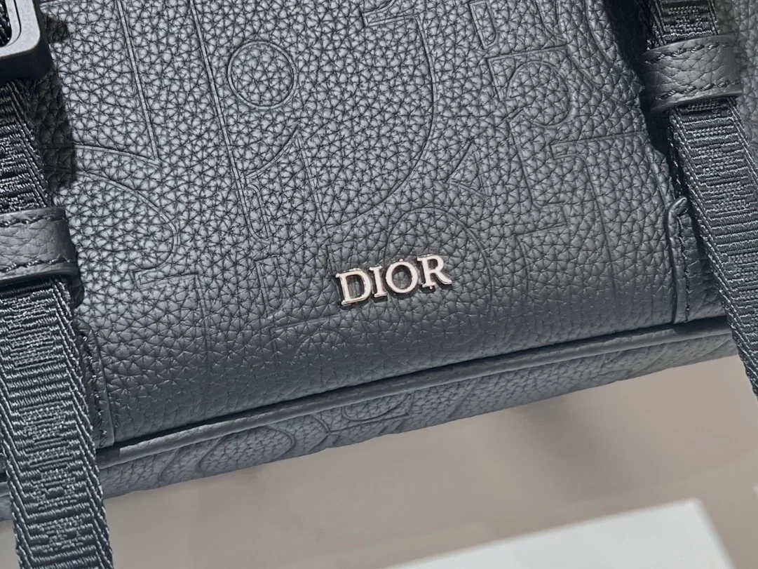 디올 Hit the Road 플랩 스트랩백 블랙