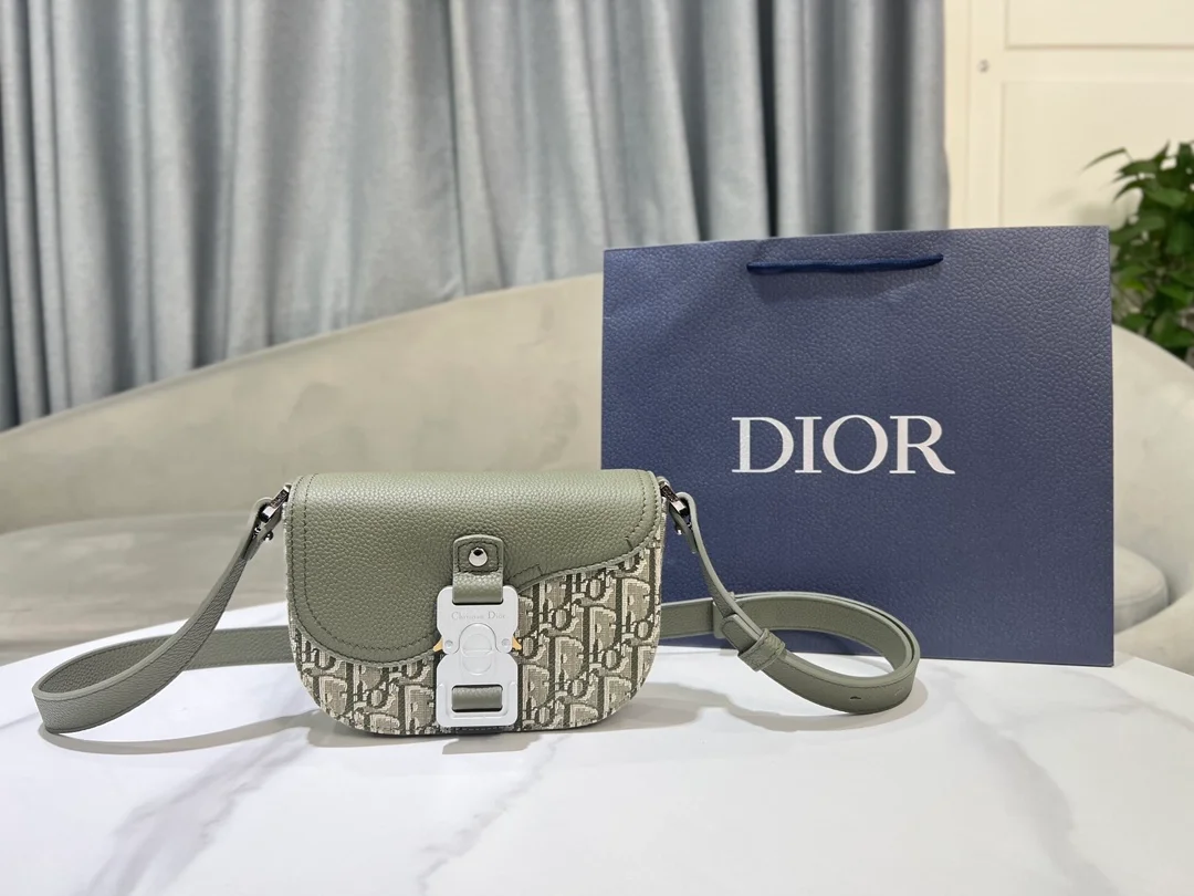 디올 Saddle 카키 오블리크 자카드 미니 플랩 메신저 백